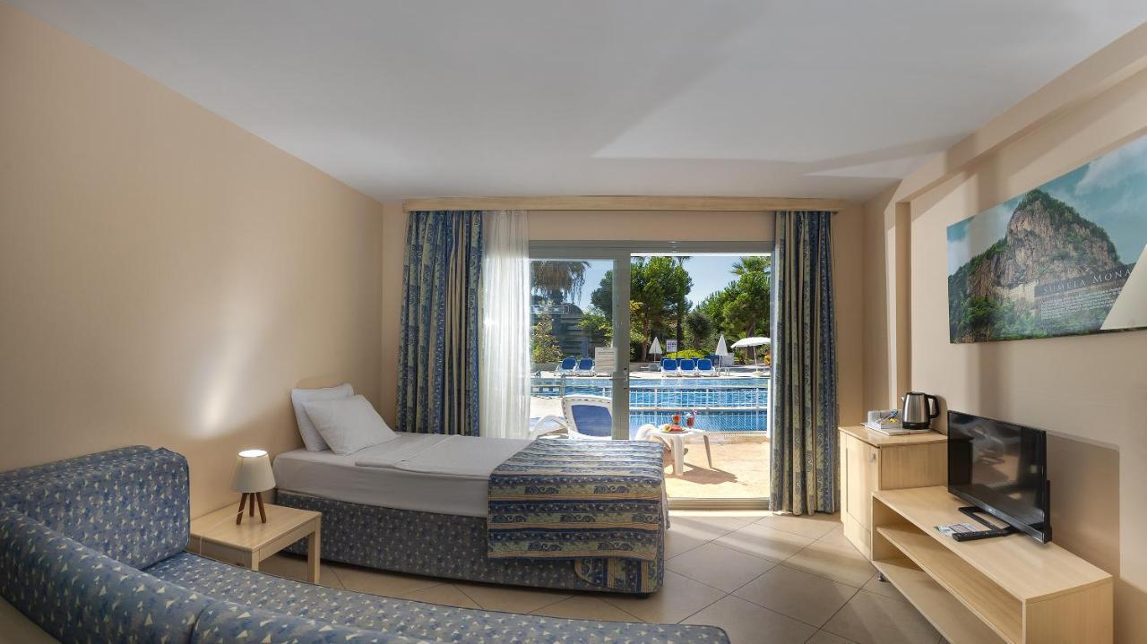 Family Pool Suite