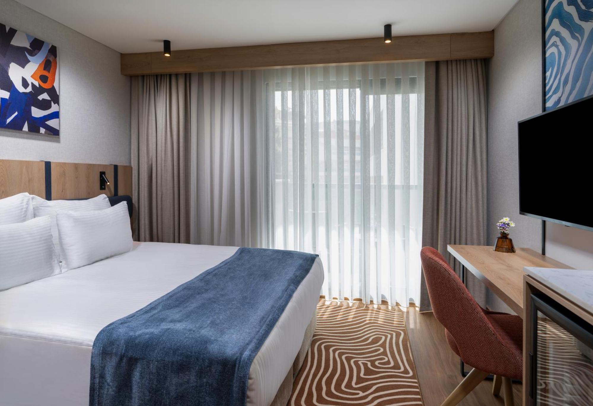 Superior Room Queen Size Bed