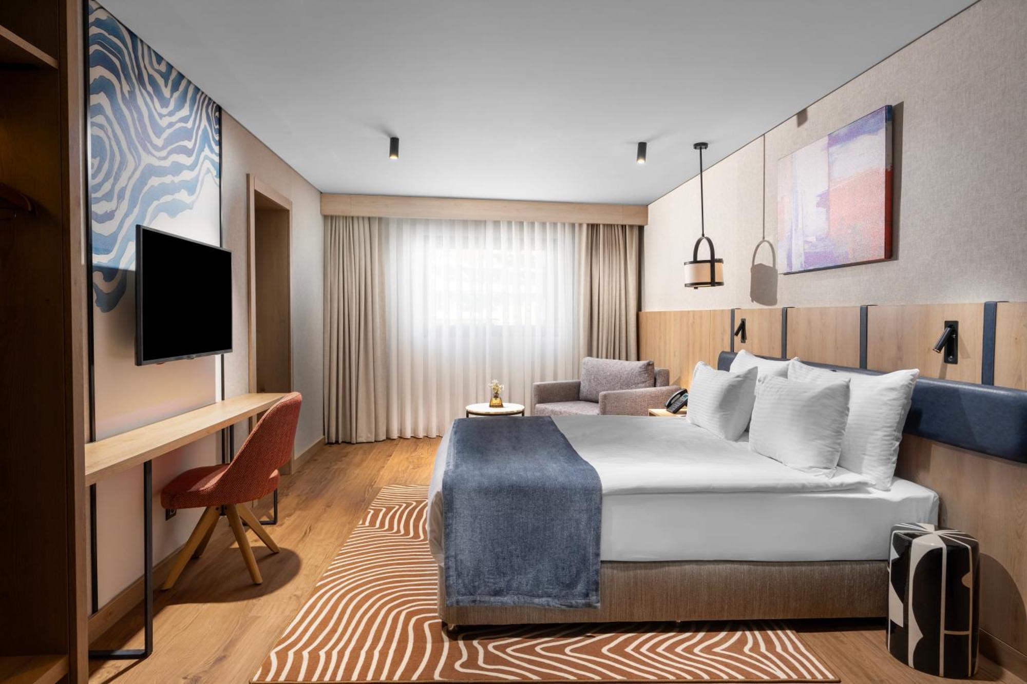 Superior Room Queen Size Bed