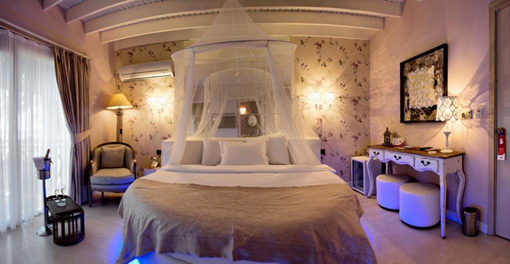 Honeymoon Suite