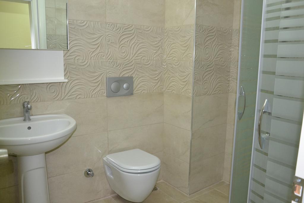 Family Room Private Bathroom