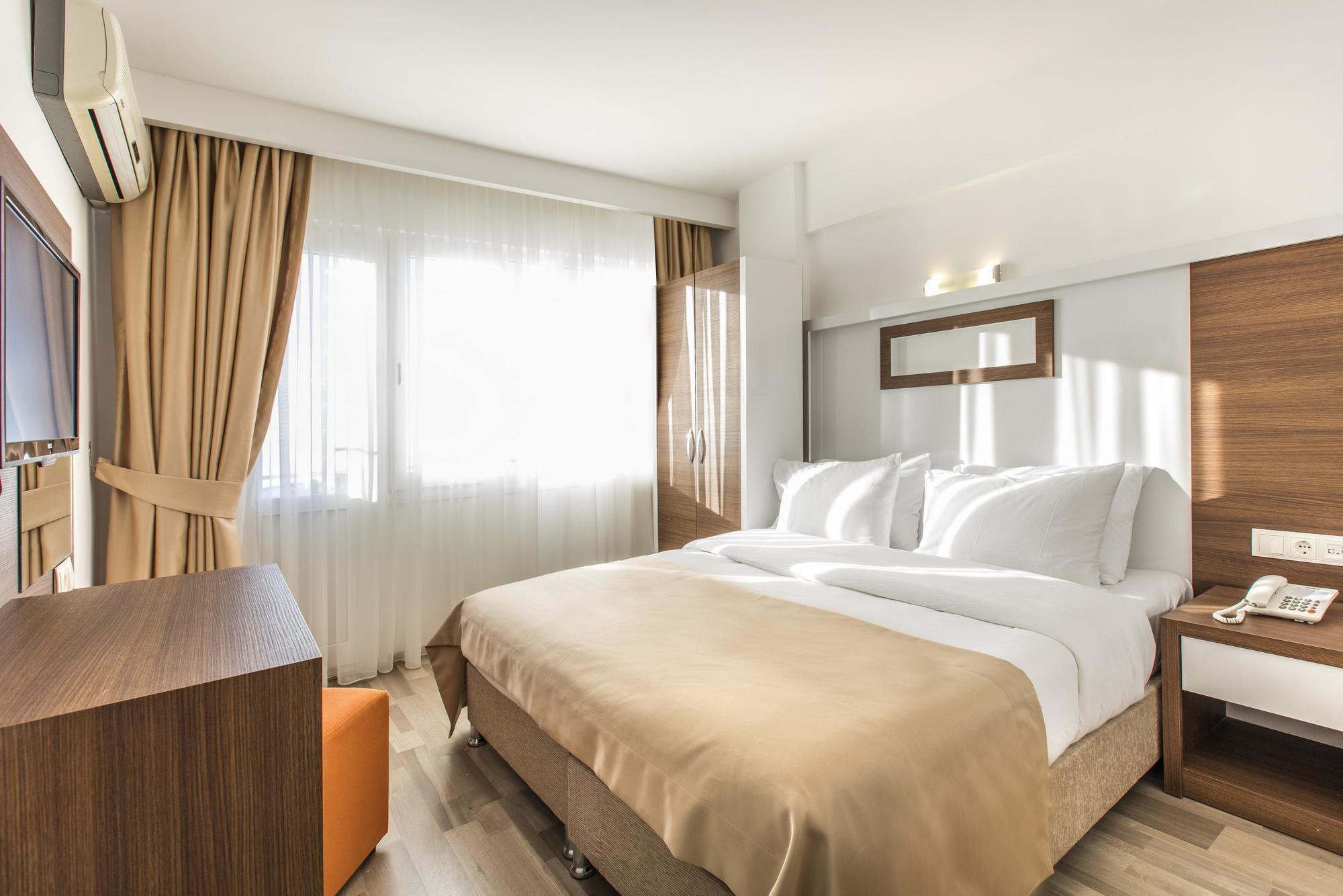 Double Room with Balcony and Sea View