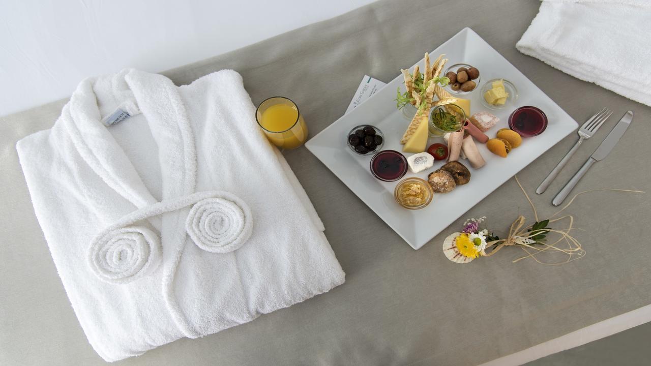 Swim Up Room (+16),914214712:JPEG