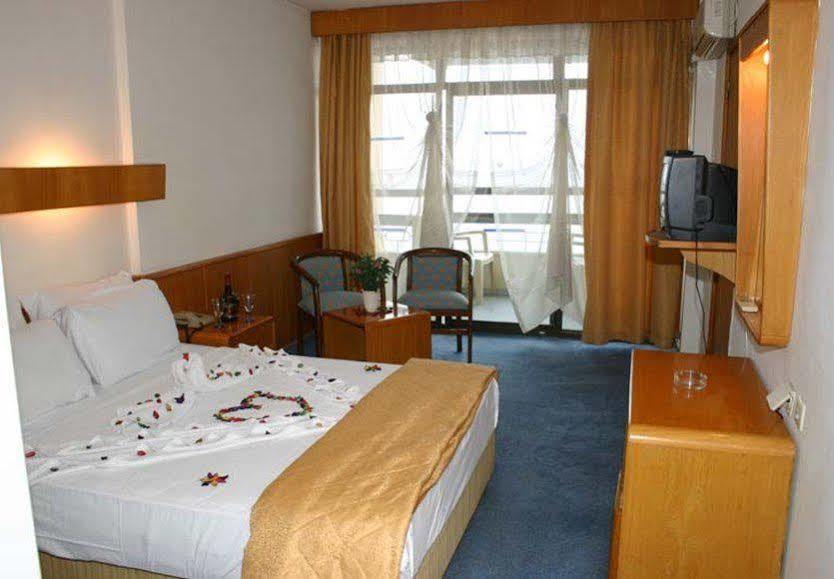 Double or Twin Room with Sea View