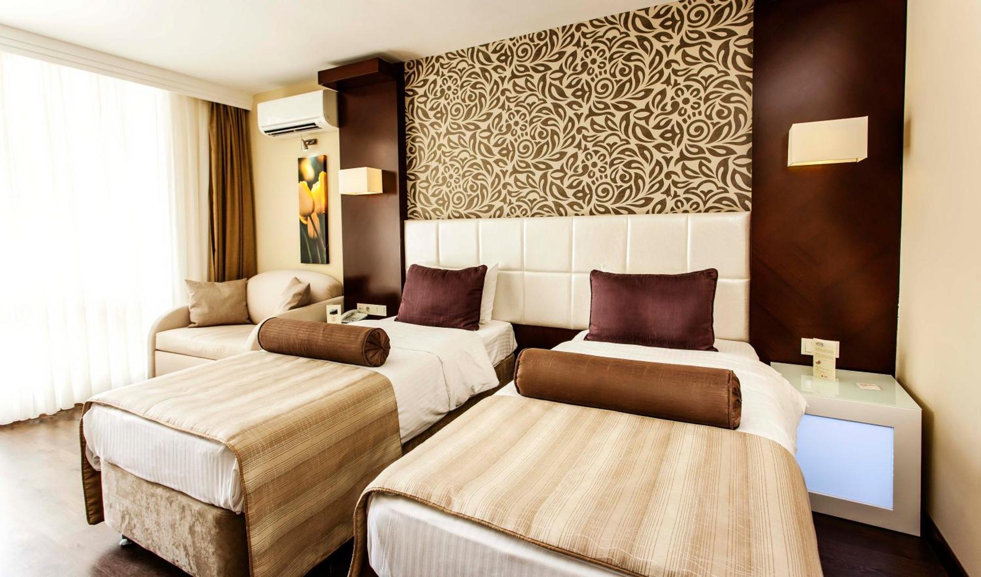 Deluxe Double Room With Garden View + 2 Children