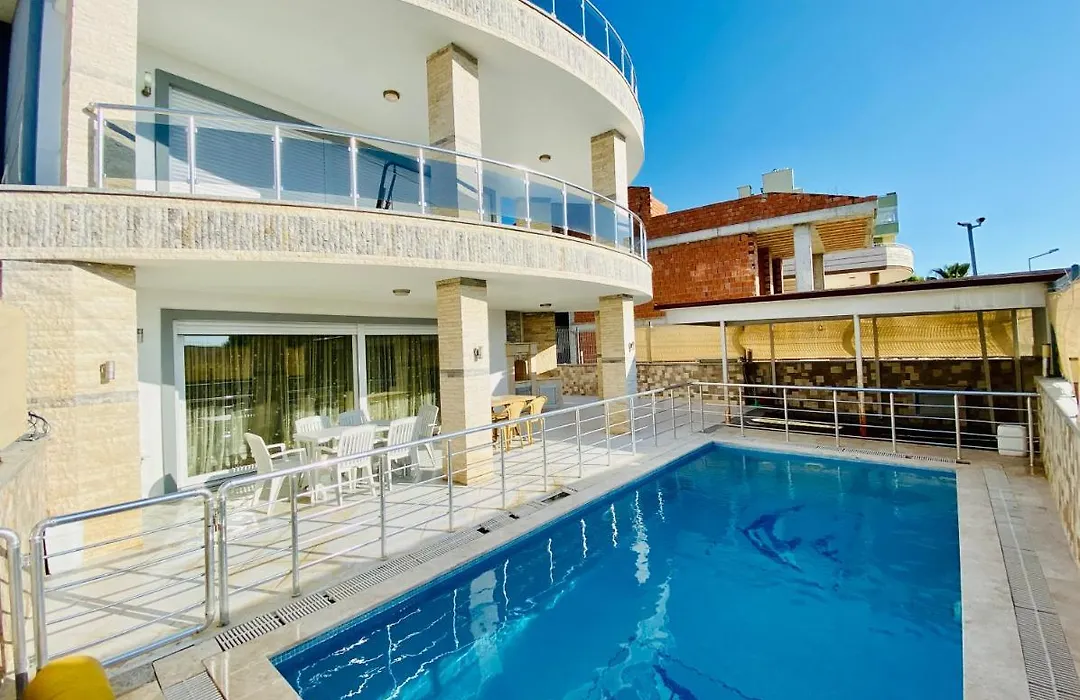 Kusadasi Nda Havuzlu Muhtesem Villa Roma-1