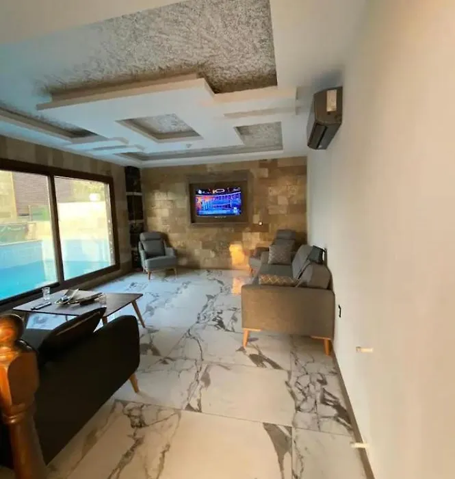 Oezel Havuzlu Villa-1
