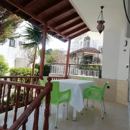 Denize Kenarinda Konforlu Villa-2