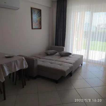1-Bedroom Apartment W/ Studio Kitchen In 5* Resort-3