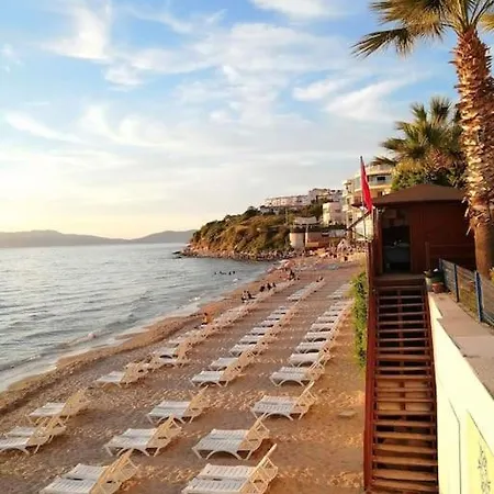 Short Walking Distance To The Famous Ladies Beach-2