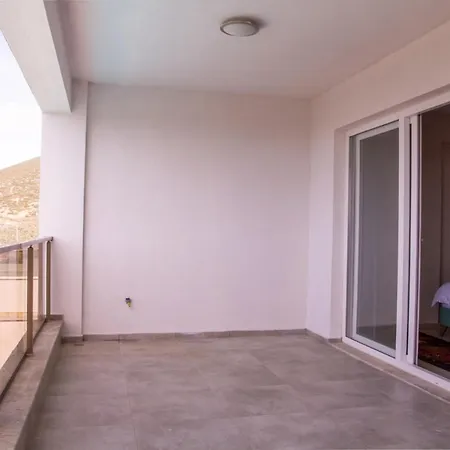 Spacious Flat With Pool In Kusadasi-2