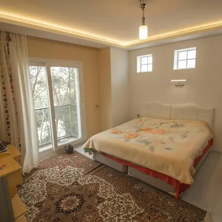 Kusadasi'Nda Havuzlu 4+1 Villa-3