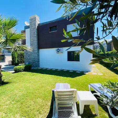 Kusadasi'Nda Muhtesem Havuzlu Villa Miray A 12 A7 B4 B10-2