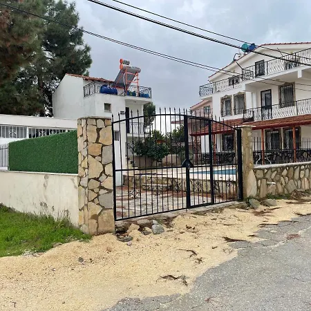 Guenluek Kiralik Oezel Havuzlu Ultra Lueks Villa-3