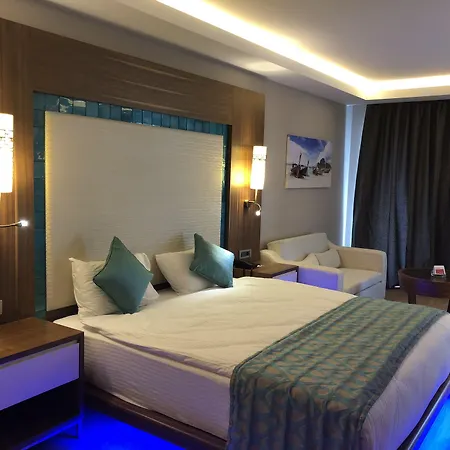 Ramada Hotel & Suites By Wyndham Kusadasi-2