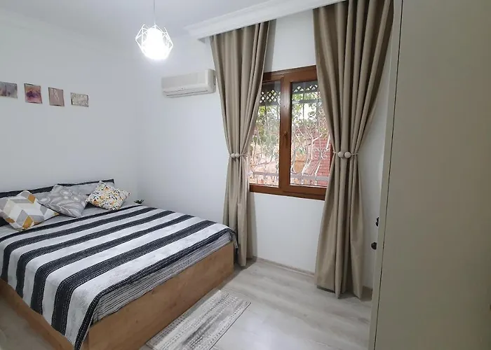 2+1 Apartm With Garden + Balcony , At Ladies Beach Kusadası